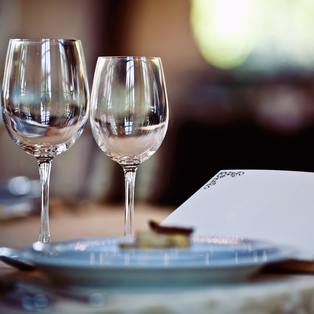 Servicios de restaurante. Menaje completo